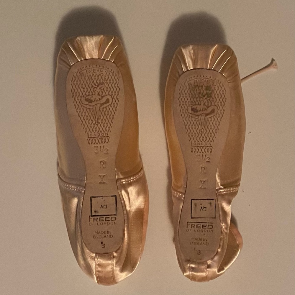 Freed of London Pointe Shoes. Maker R